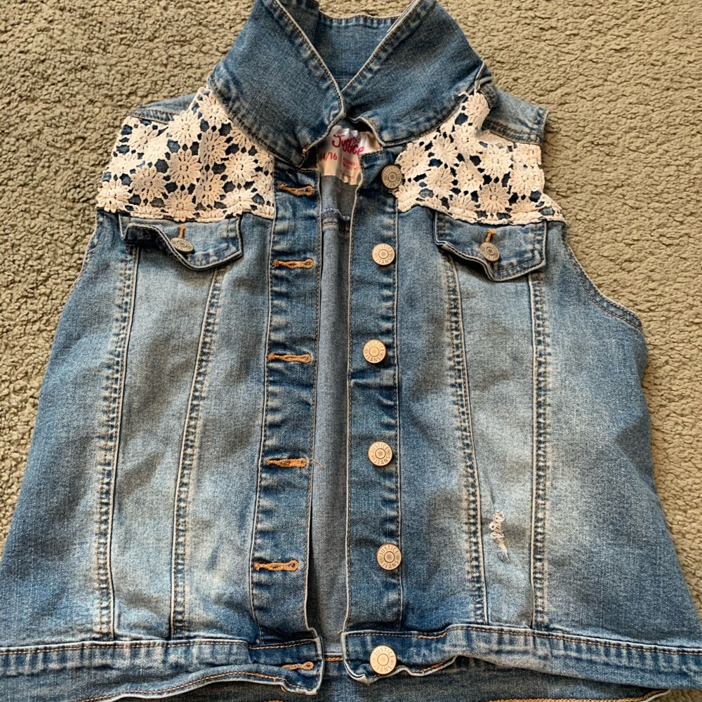 justice jean vest